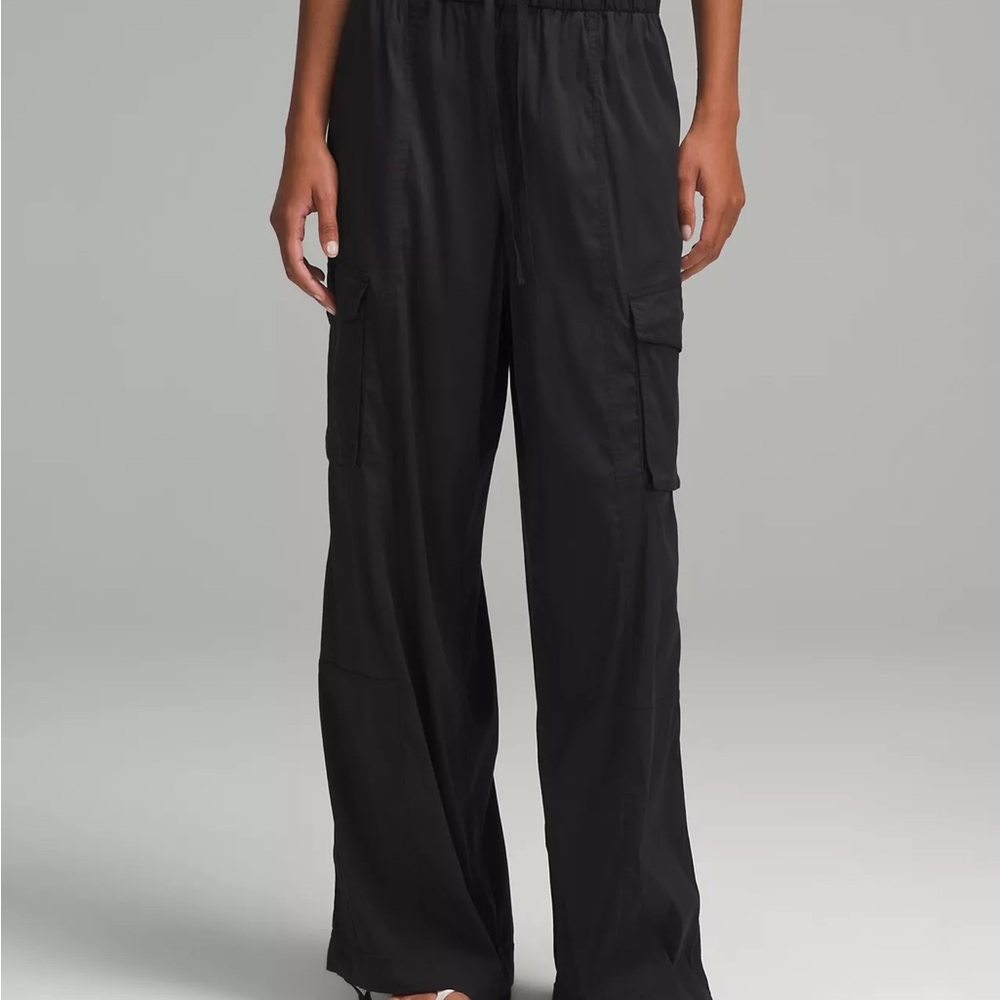 Women's lululemon Black Cargo Pants with tags